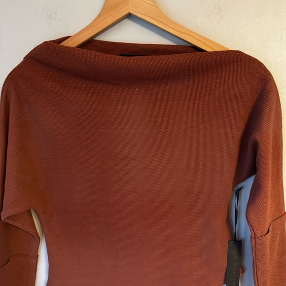 House of Harlow 1960 Brown Off-the-Shoulder Sweater - Picture 4 of 7